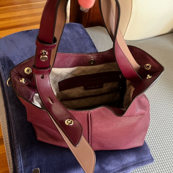 Michael Kors Bag - Picture 3 of 9